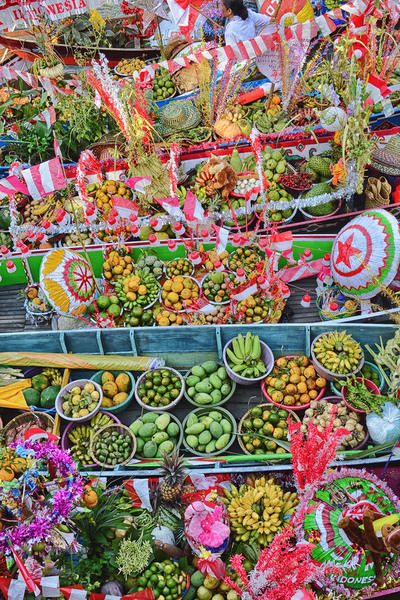 Photograph Haris Putra Aquarius Floating Market on One Eyeland
