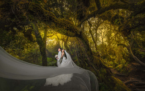 Photograph Pore Ooi Couple Together on One Eyeland