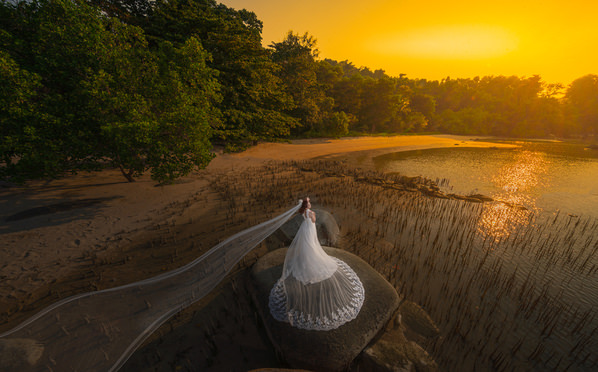 Photograph Pore Ooi Brides Alone on One Eyeland