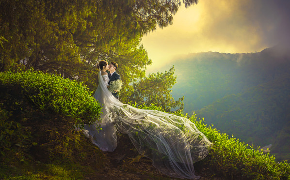 Photograph Pore Ooi Kissing on One Eyeland