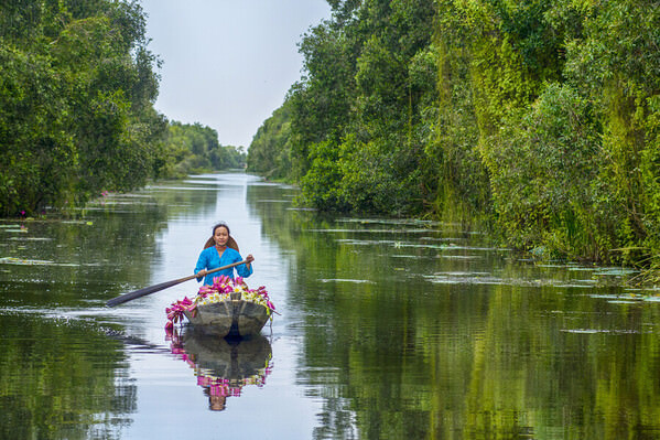 Photograph Do Trong Danh Country Women on One Eyeland