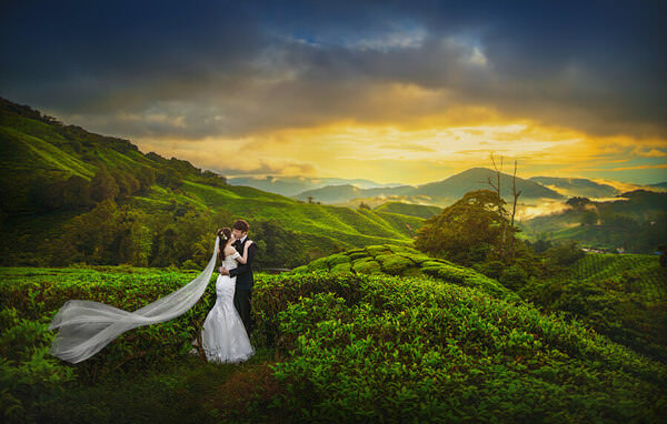 Photograph Pore Ooi Kissing on One Eyeland