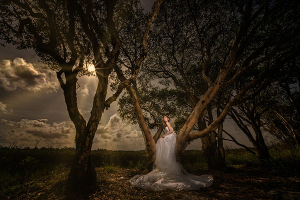 Photograph Heng Fu Ming Bride Alone on One Eyeland