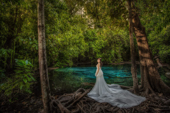 Photograph Pore Ooi Brides Alone on One Eyeland