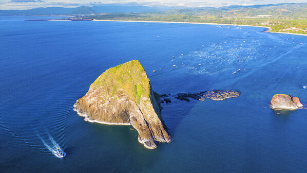 Photograph Do Trong Danh Blue Sea on One Eyeland