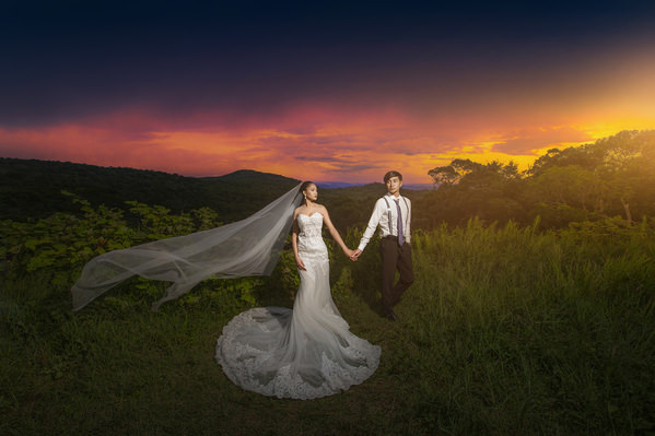 Photograph Berry Holly Pre Wedding Groom And Bride on One Eyeland