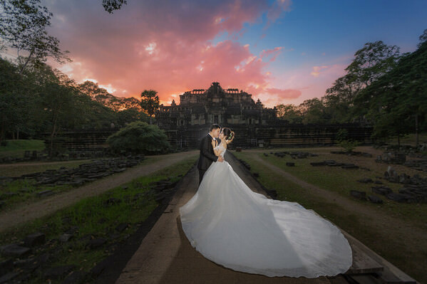 Photograph Berry Holly Pre Wedding Groom And Bride on One Eyeland