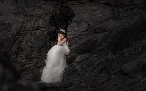 Photograph Pore Ooi Brides Alone on One Eyeland