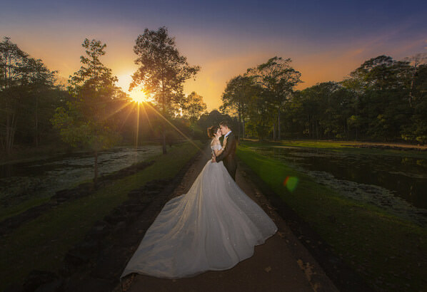 Photograph Berry Holly Pre Wedding Groom And Bride on One Eyeland