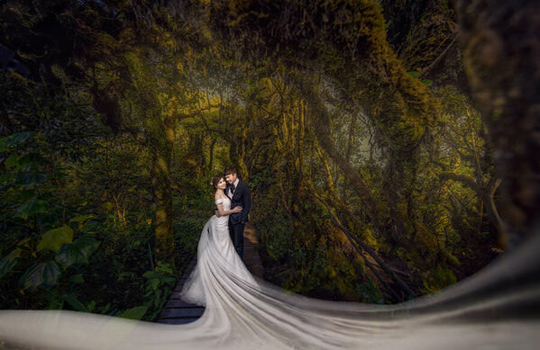 Photograph Pore Ooi Couple Together on One Eyeland