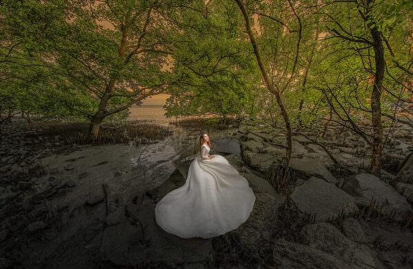 Photograph Pore Ooi Brides Alone on One Eyeland
