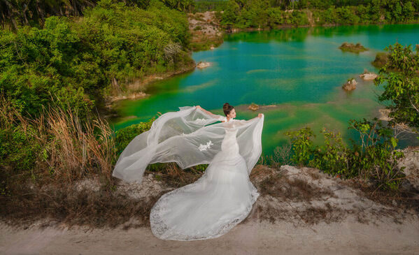 Photograph Pore Ooi Brides Alone on One Eyeland
