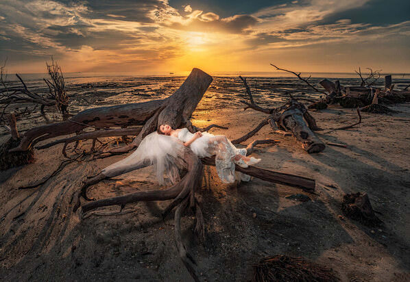 Photograph Pore Ooi Brides Alone on One Eyeland