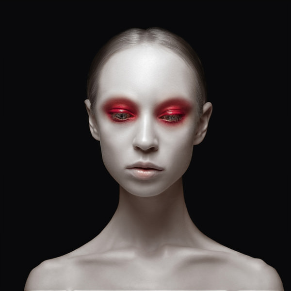 Photograph Lustre Photoproduction Portrait on One Eyeland