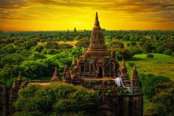 Photograph Pore Ooi Brides Alone on One Eyeland