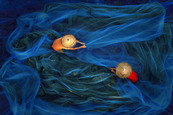 Photograph Soumayan Biswas Weaving Fishing Nets on One Eyeland