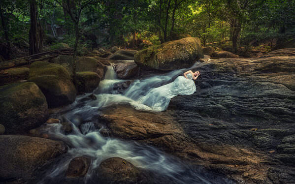Photograph Pore Ooi Brides Alone on One Eyeland