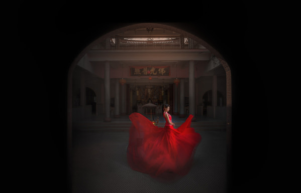 Photograph Pore Ooi Brides Alone on One Eyeland