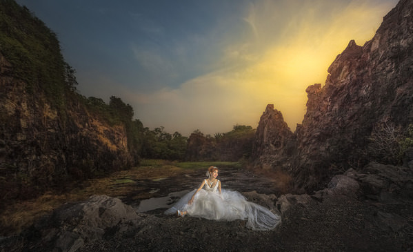 Photograph Pore Ooi Brides Alone on One Eyeland