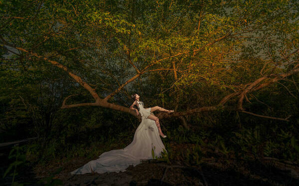 Photograph Pore Ooi Brides Alone on One Eyeland