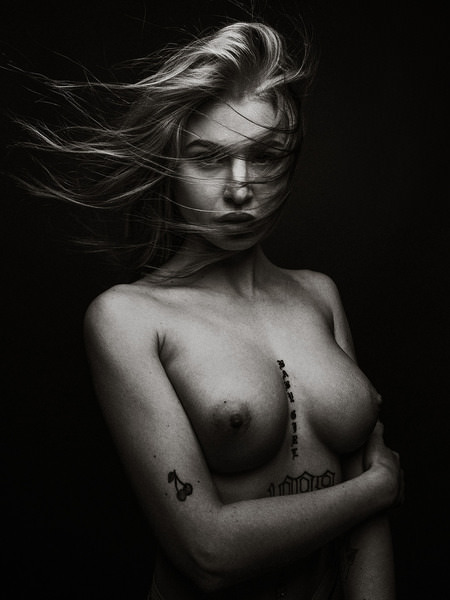 Photograph Martin Krystynek Sensual Beauty on One Eyeland