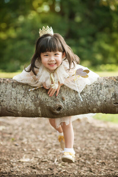 Photograph Mike Sheng Kids on One Eyeland
