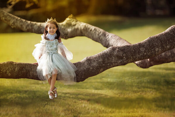Photograph Mike Sheng Kids on One Eyeland