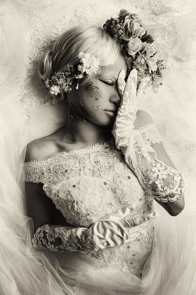 Photograph Daiki Fujiwara A Woman Who Sleeps A Little on One Eyeland