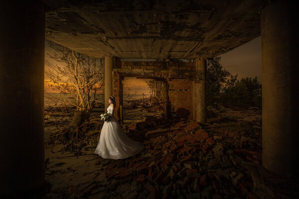 Photograph Pore Ooi Brides Alone on One Eyeland
