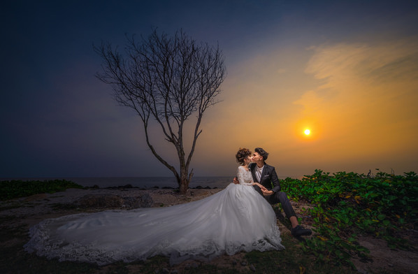 Photograph Pore Ooi Couple Together on One Eyeland