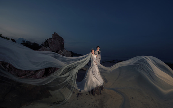 Photograph Pore Ooi Couple Together on One Eyeland