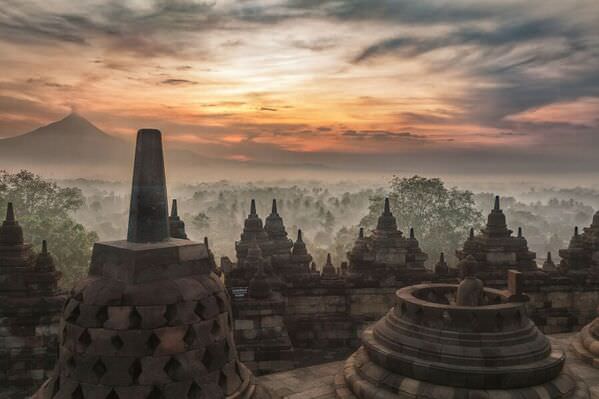 Photograph Wataru Aoki Misty Dawn on One Eyeland