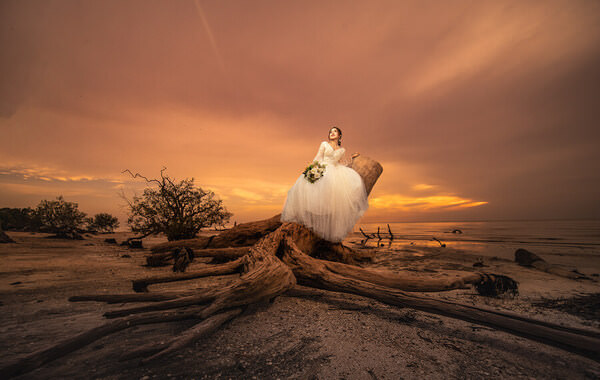 Photograph Pore Ooi Brides Alone on One Eyeland