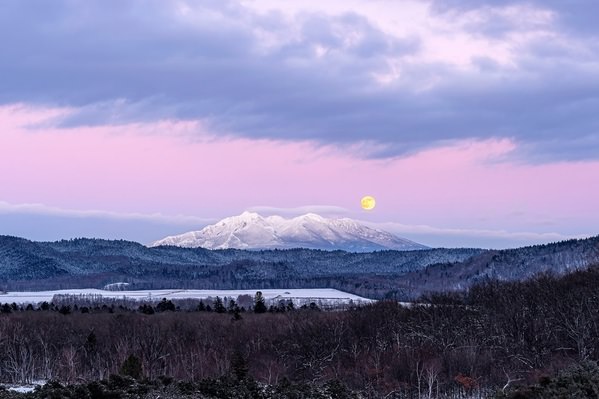 Photograph Wataru Aoki Twilight Cold Moon on One Eyeland