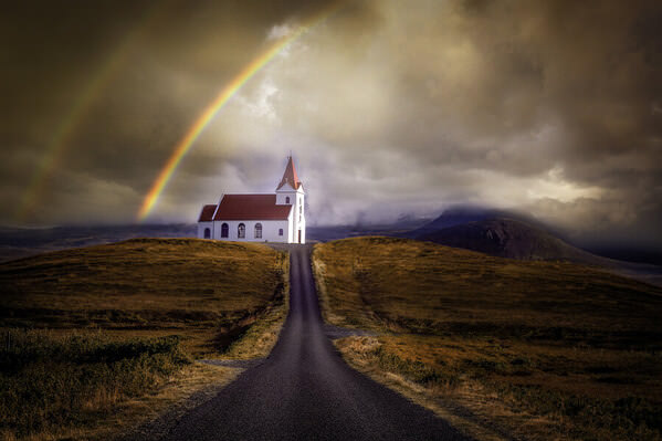 Photograph Graham Earnshaw A Walk Of Faith on One Eyeland