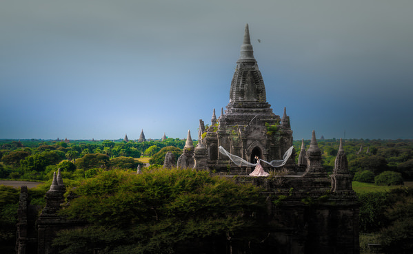 Photograph Pore Ooi Couple Together on One Eyeland