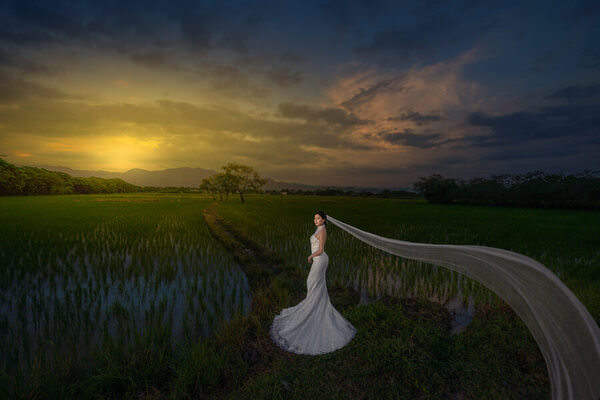 Photograph Pore Ooi Brides Alone on One Eyeland