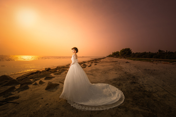 Photograph Pore Ooi Brides Alone on One Eyeland