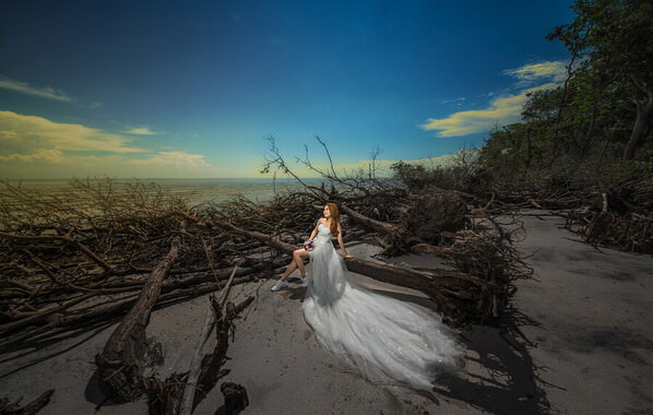 Photograph Pore Ooi Brides Alone on One Eyeland