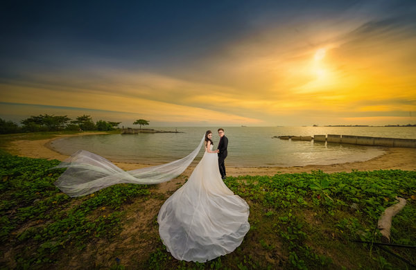 Photograph Pore Ooi Couple Together on One Eyeland