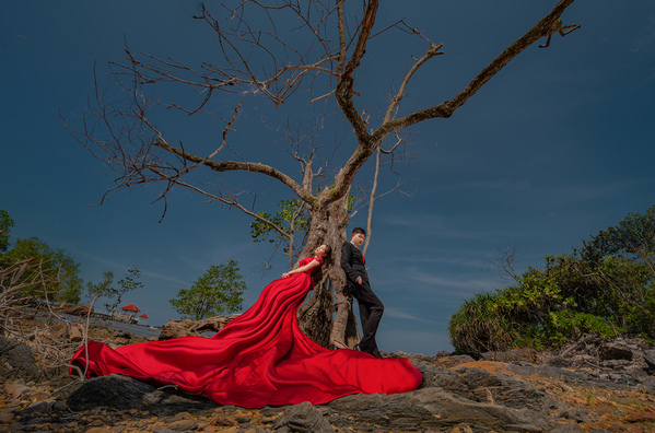 Photograph Pore Ooi Couple Together on One Eyeland