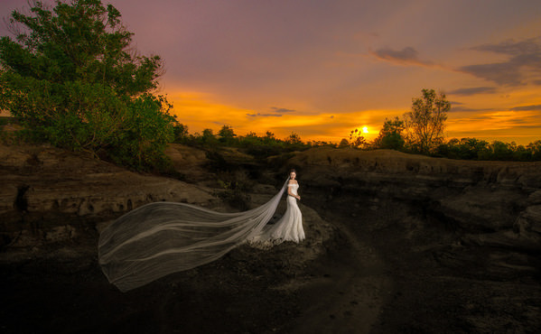 Photograph Pore Ooi Brides Alone on One Eyeland