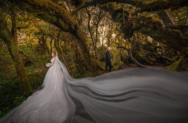 Photograph Pore Ooi Couple Together on One Eyeland