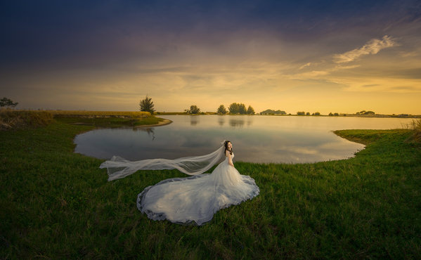Photograph Pore Ooi Brides Alone on One Eyeland