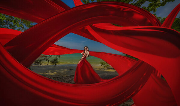 Photograph Pore Ooi Brides Alone on One Eyeland