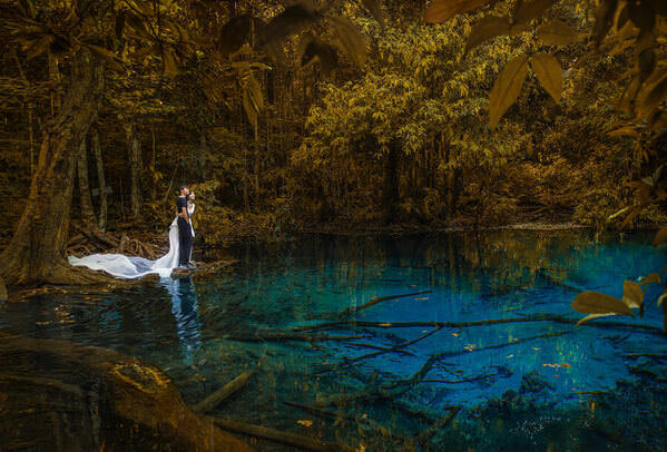 Photograph Pore Ooi Couple Together on One Eyeland