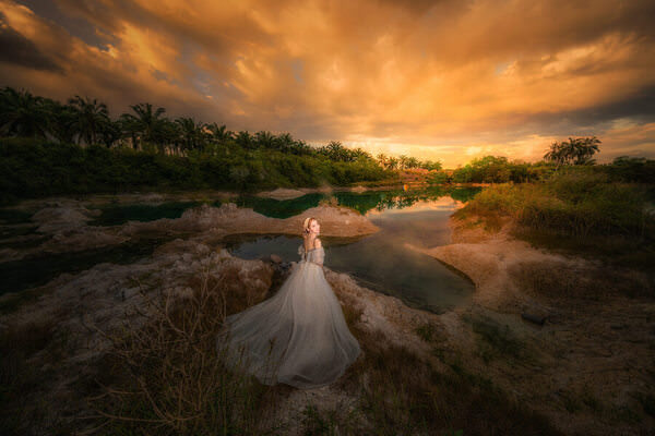 Photograph Pore Ooi Brides Alone on One Eyeland
