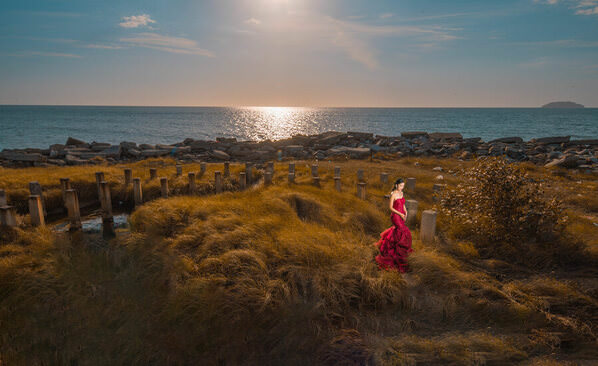 Photograph Pore Ooi Brides Alone on One Eyeland