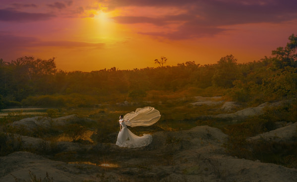 Photograph Pore Ooi Brides Alone on One Eyeland