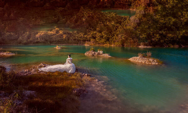 Photograph Pore Ooi Brides Alone on One Eyeland
